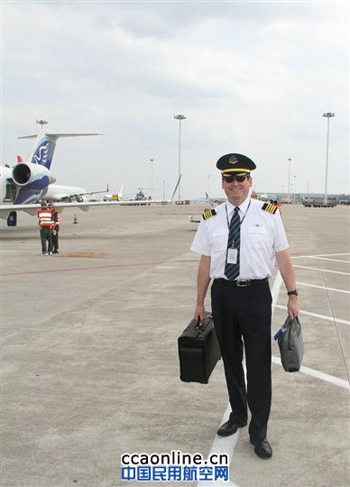 央视春晚“最美全家福”主人公落户华夏航空