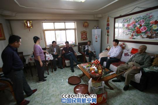 登高重阳节   慰问送真情