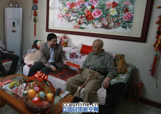 登高重阳节   慰问送真情