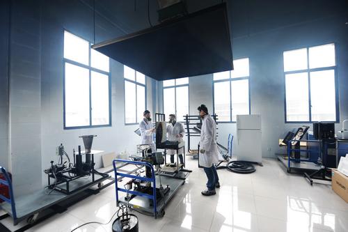 实验室里的赤焰青春