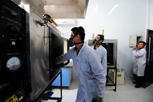 实验室里的赤焰青春