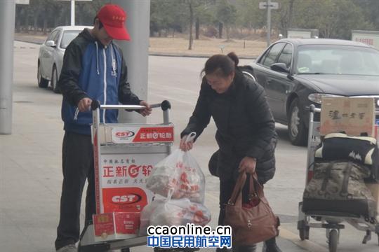 黄山机场 春运志愿者在服务