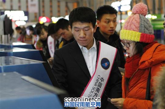 大年三十“不缺席” 志愿精神暖人心