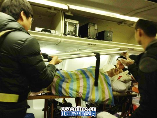 东航北京旅服员工深夜保障担架旅客进港