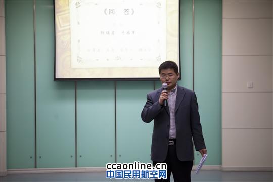 “献出我的爱．为你读诗”:妇女节演绎诗歌浪漫