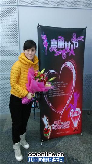 美丽的管管 绽放的玫瑰 空管的骄傲