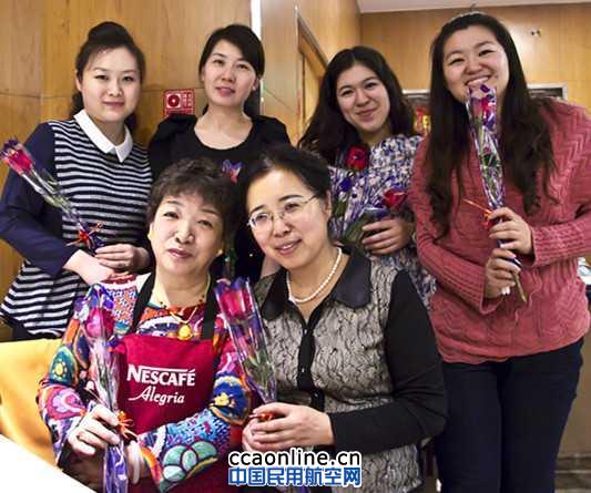 南航新疆将美送到女职工心灵