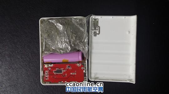 喀什机场安检站检查出假冒充电宝