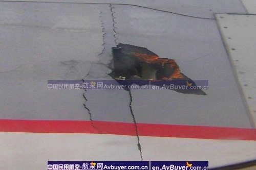 国航北京至昆明航班机翼穿孔紧急迫降首都机场