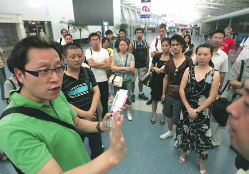 上航两航班均在西安延误 乘客对获赔百元不满