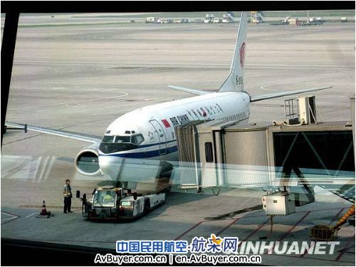 首都机场一架国航飞机起落架故障被迫停飞