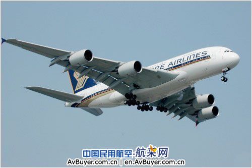 新加坡航一架空客A380因引擎故障中途返航