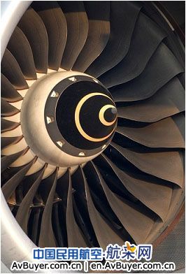 新加坡航一架空客A380因引擎故障中途返航