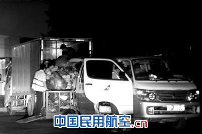 南航被曝大量飞机毛毯未清洗直接再使用