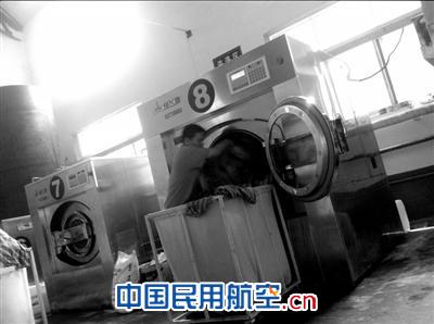 南航被曝大量飞机毛毯未清洗直接再使用