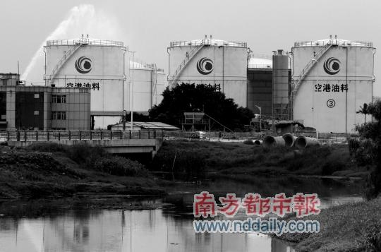 深圳机场南侧储油罐漏油 方圆一公里戒严