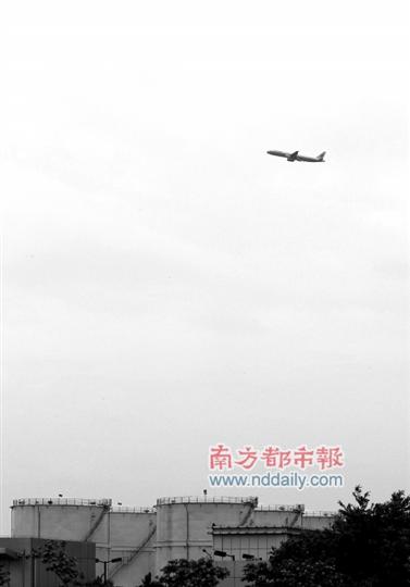 深圳机场南侧储油罐漏油 方圆一公里戒严