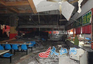南昌航空大学食堂天花板坠落2人受伤