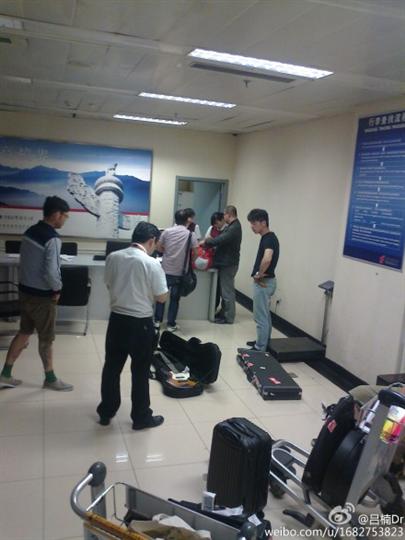 文雀乐队曝两把价值上万乐器被国航托运时损坏