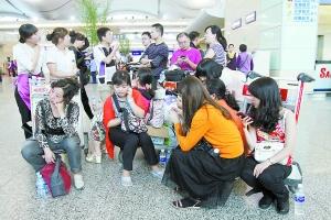西部航空航班因台风延误 人都到了行李还没登机