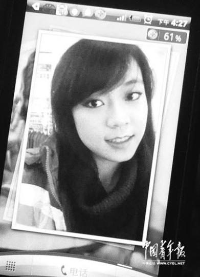 青岛女学生坠亡续:5名学生6名老师喝下48瓶酒 求实学院女生坠亡续:5名学生6名老师喝下48瓶酒