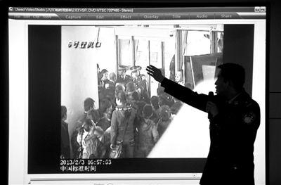 警方通报长水机场2·3旅客围堵冲击登机口事件