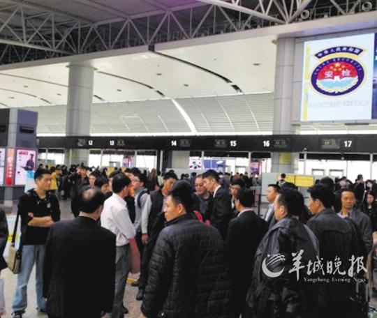 航班延误5小时南航未给解释 旅客情绪激动