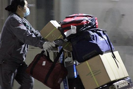 首都机场向乘客收取高额打包费 利润高达10倍