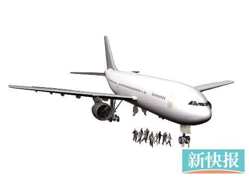 不满广州航班延误 两女带20旅客冲上停机坪