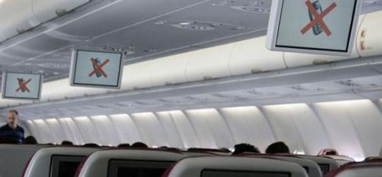 飞机起飞降落黑色时刻此时用手机或酿空难