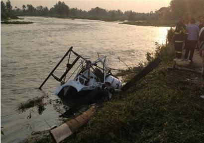 西林凤腾通航失事直升机机型为施瓦泽300C