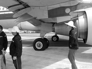 蓉飞机轮胎被卡 国航回应：高温“烤”软沥青