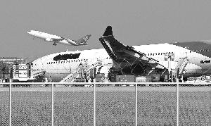 泰航客机事故追踪：曼谷机场已超出设计容量