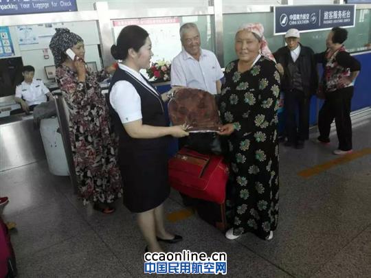 南航地服祝福母亲节的出行母亲