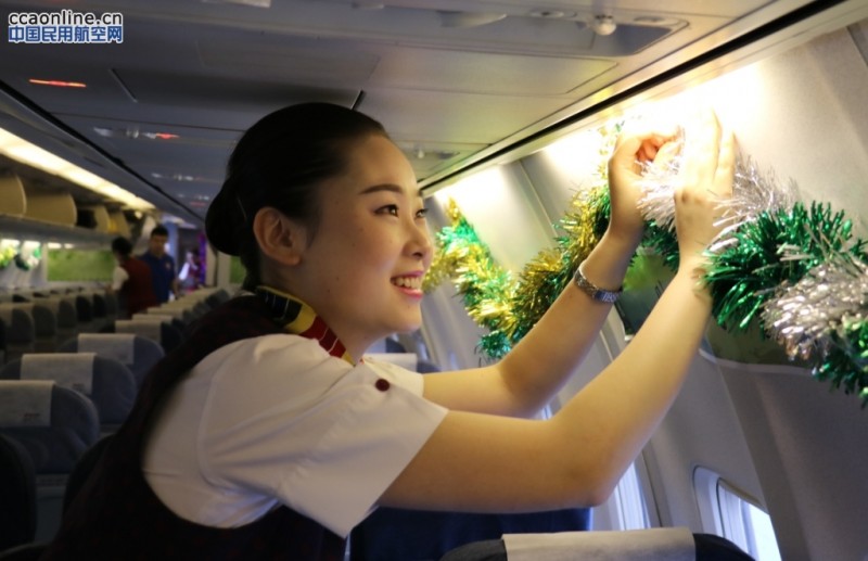 国航重庆乘务组与旅客万米高空庆端午