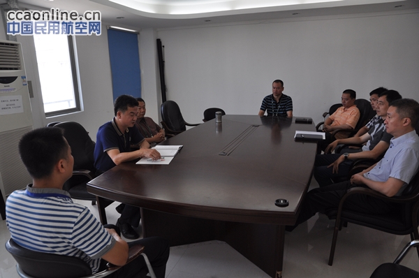 民航汕头空管站管制运行党支部开展“三严三实”教育暨党员重温入党誓言活动