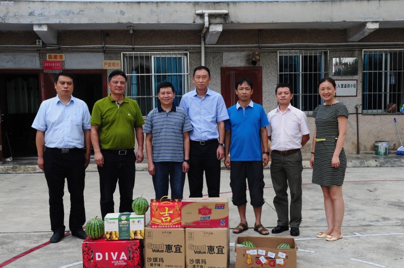 西南空管局领导到黔西导航台送凉爽