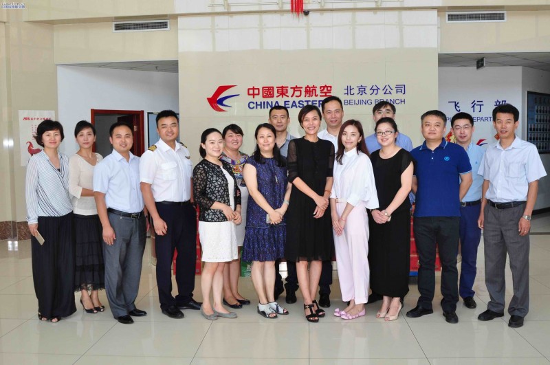 东航北京分公司领导给一线员工“送清凉”