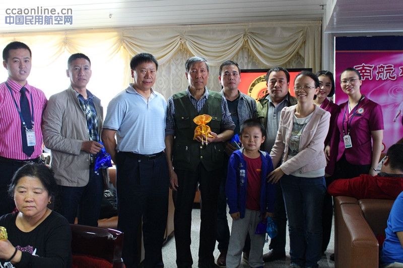 中秋节 南航新疆候机别样风味