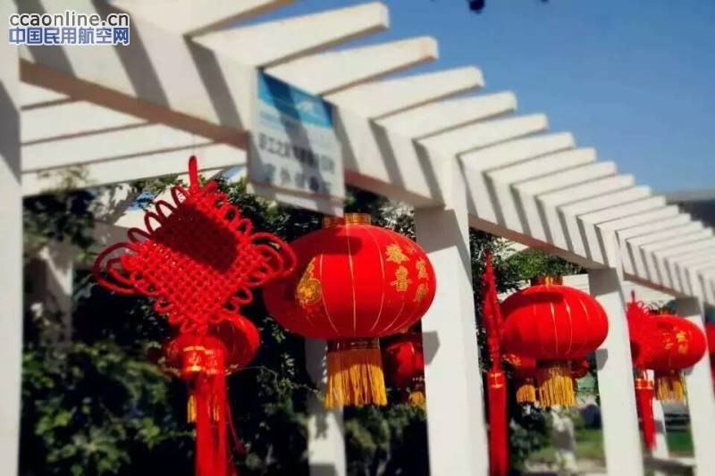 喀什机场喜迎自治区成立60周年