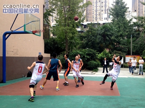 民航二所团委举办青春绽绿,运动健康 三人篮