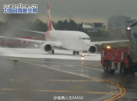 国航B737起飞时发动机起火,致福州机场暂时关闭