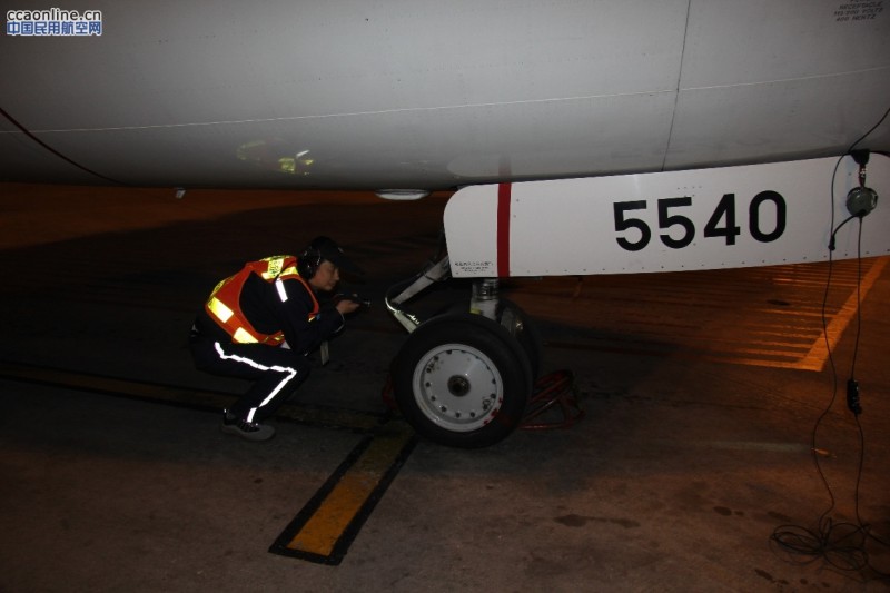 一丝不苟责任强,严把安全放行关