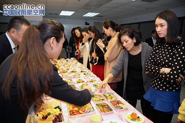 南航深圳至悉尼、迪拜航线试餐圆满成功