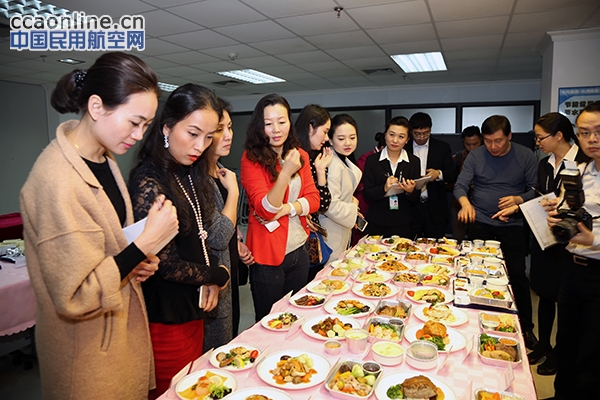 南航深圳至悉尼、迪拜航线试餐圆满成功