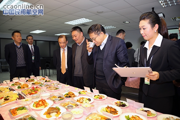 南航深圳至悉尼、迪拜航线试餐圆满成功