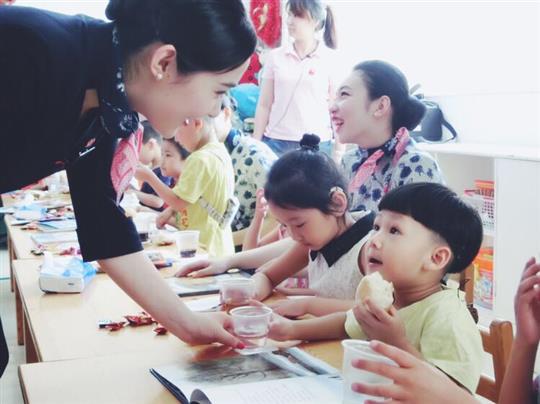 东航北京客舱部组织关爱听障儿童爱心活动