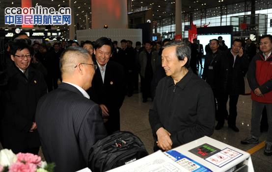 国务院副总理马凯到首都机场视察民航春运
