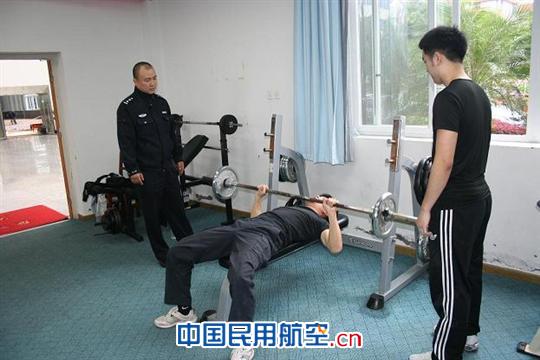 国航重庆客舱部开展航空安全员体技能竞赛