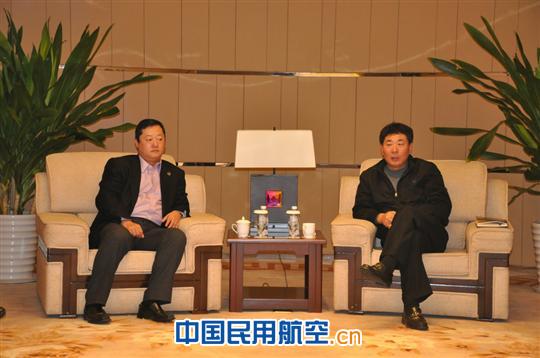 东航党委书记与四川、武汉两公司班子举行见面会